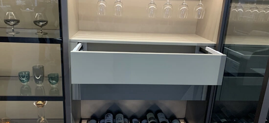 Современный дизайн винного шкафа