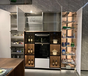 Белый современный стиль кухонный шкаф с золотой кромкой изгиба